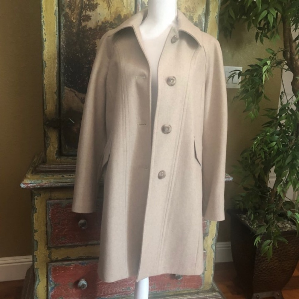 London Fog Large Oatmeal Heather Pea Coat. Runs large, fits like X-Large/1x